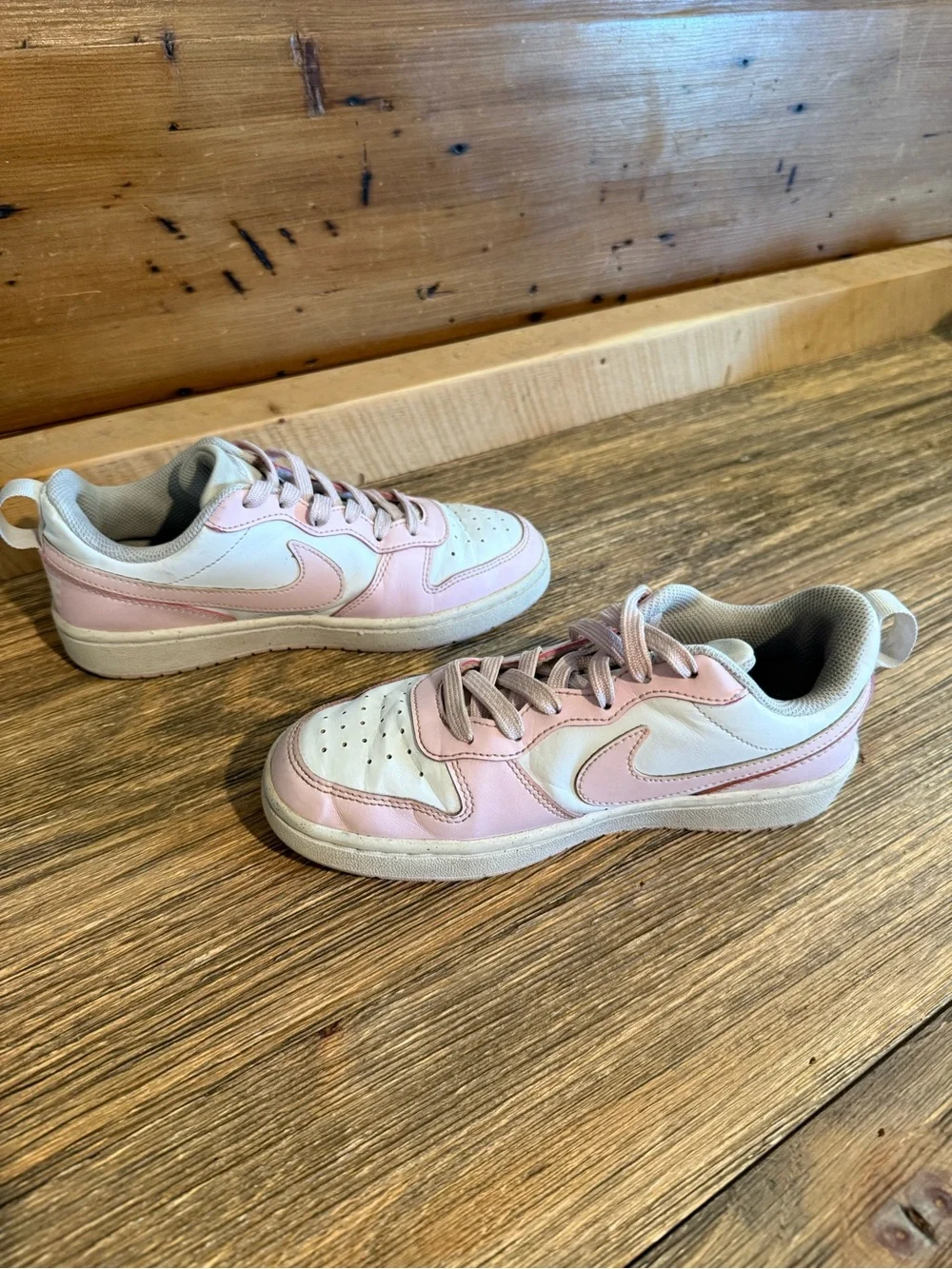 Nike Kids Low-Top Sneakers in White and Light Pink